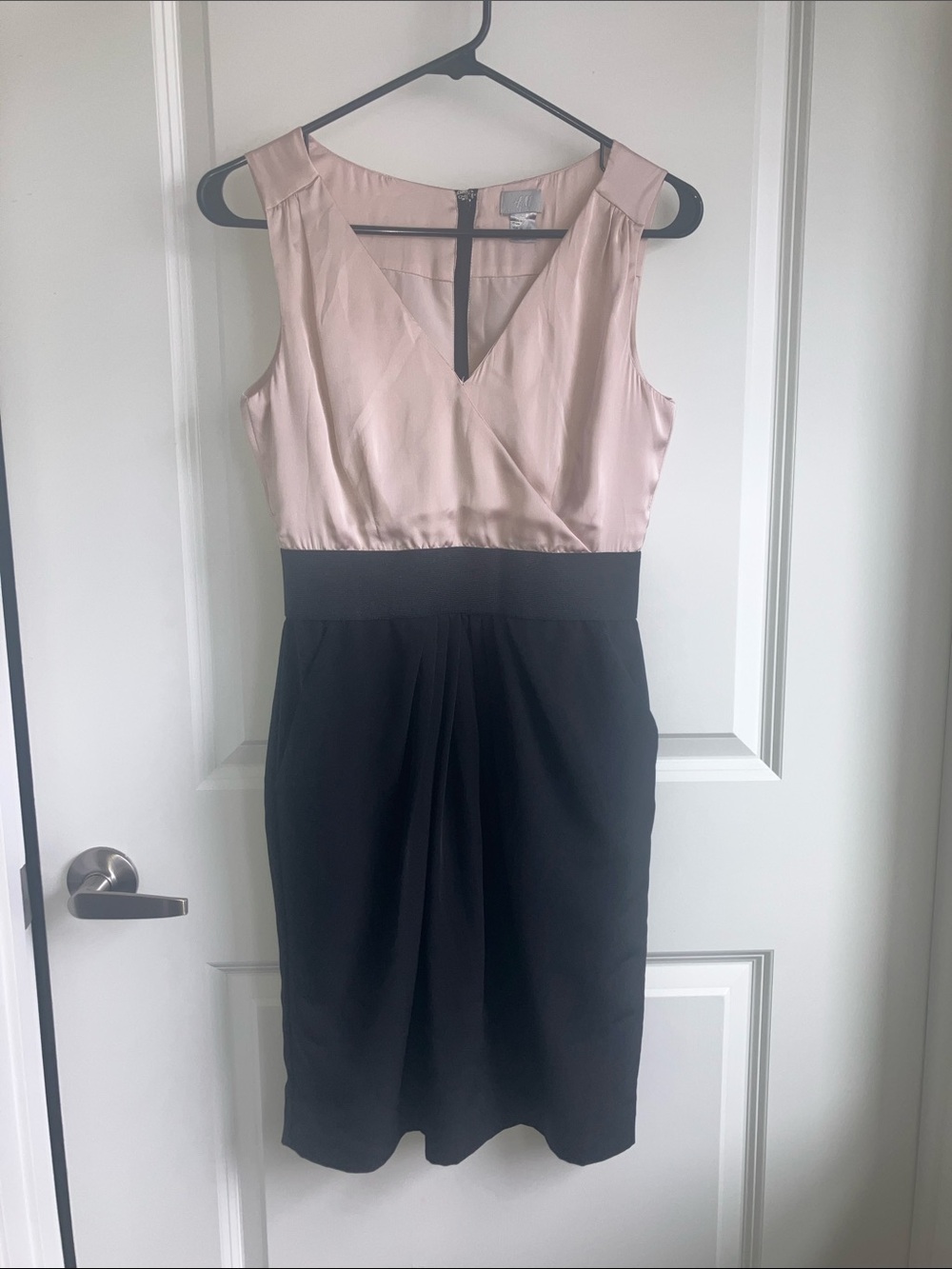 Sleeveless V-Neck Two-Tone Cream and Black Sheath Dress